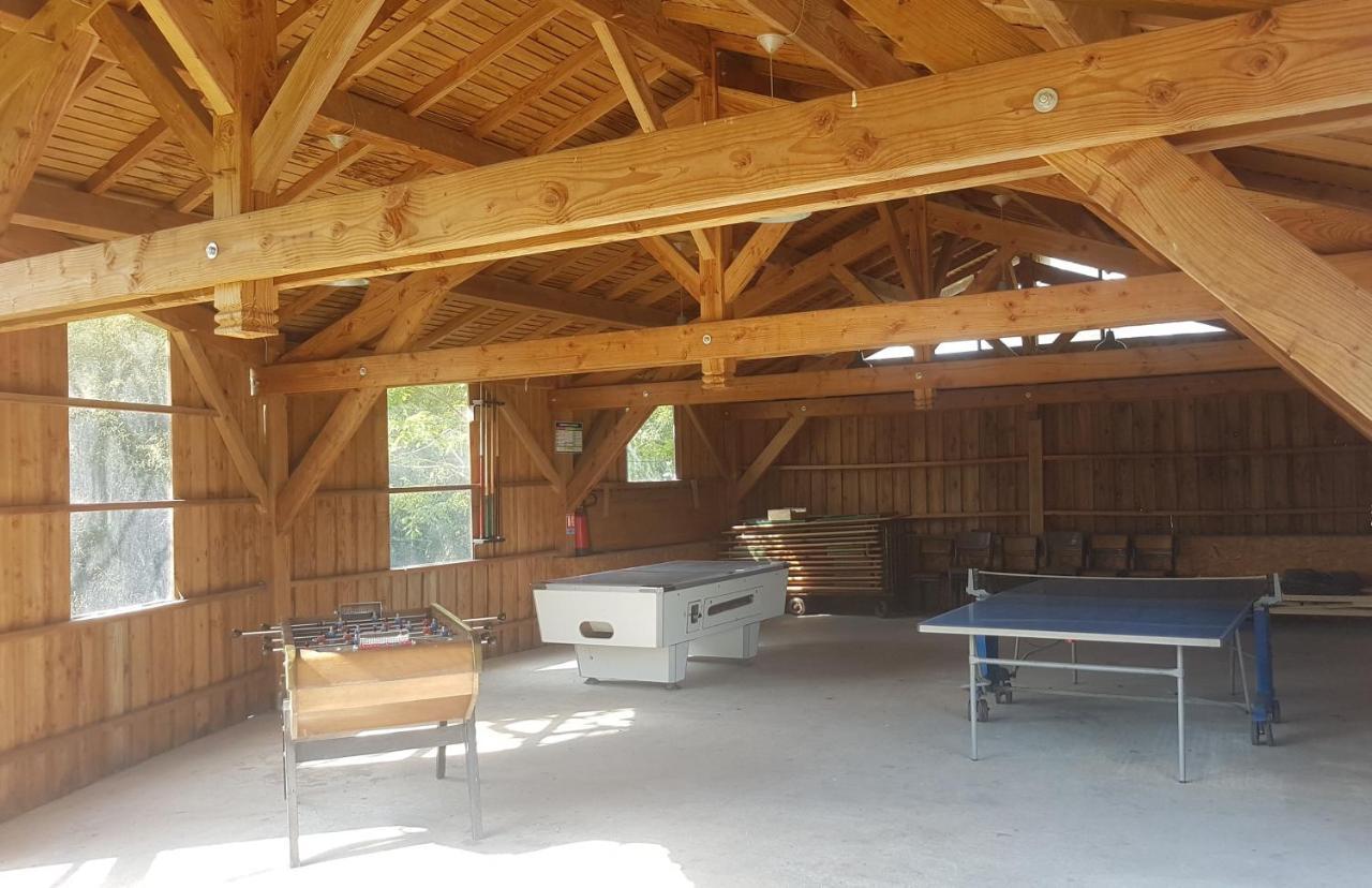 Saint-Aubin-le-Cloud Camping De La Chagnee מראה חיצוני תמונה