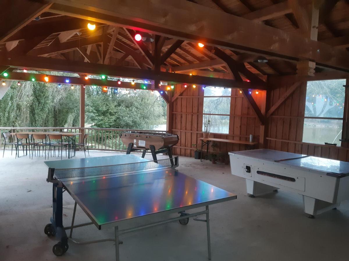 Saint-Aubin-le-Cloud Camping De La Chagnee מראה חיצוני תמונה