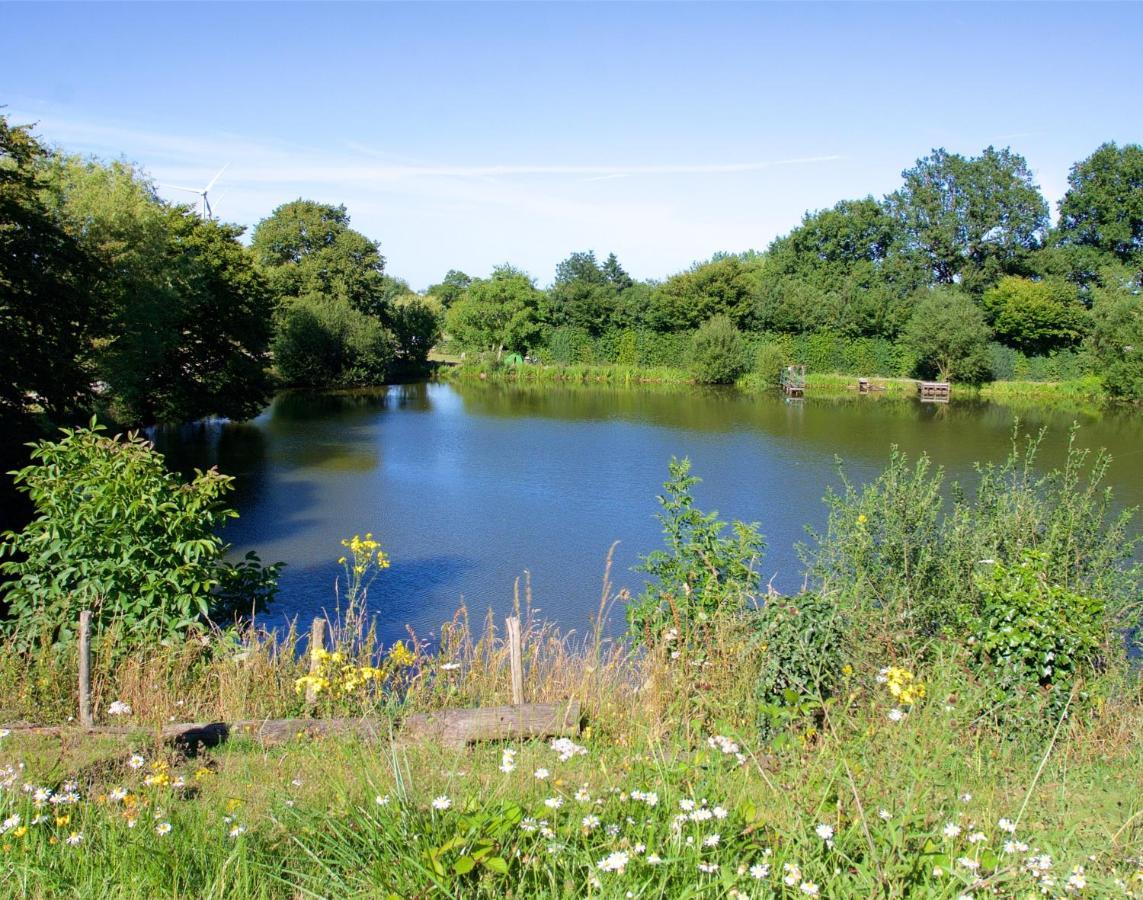 Saint-Aubin-le-Cloud Camping De La Chagnee מראה חיצוני תמונה
