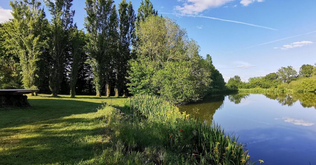 Saint-Aubin-le-Cloud Camping De La Chagnee מראה חיצוני תמונה