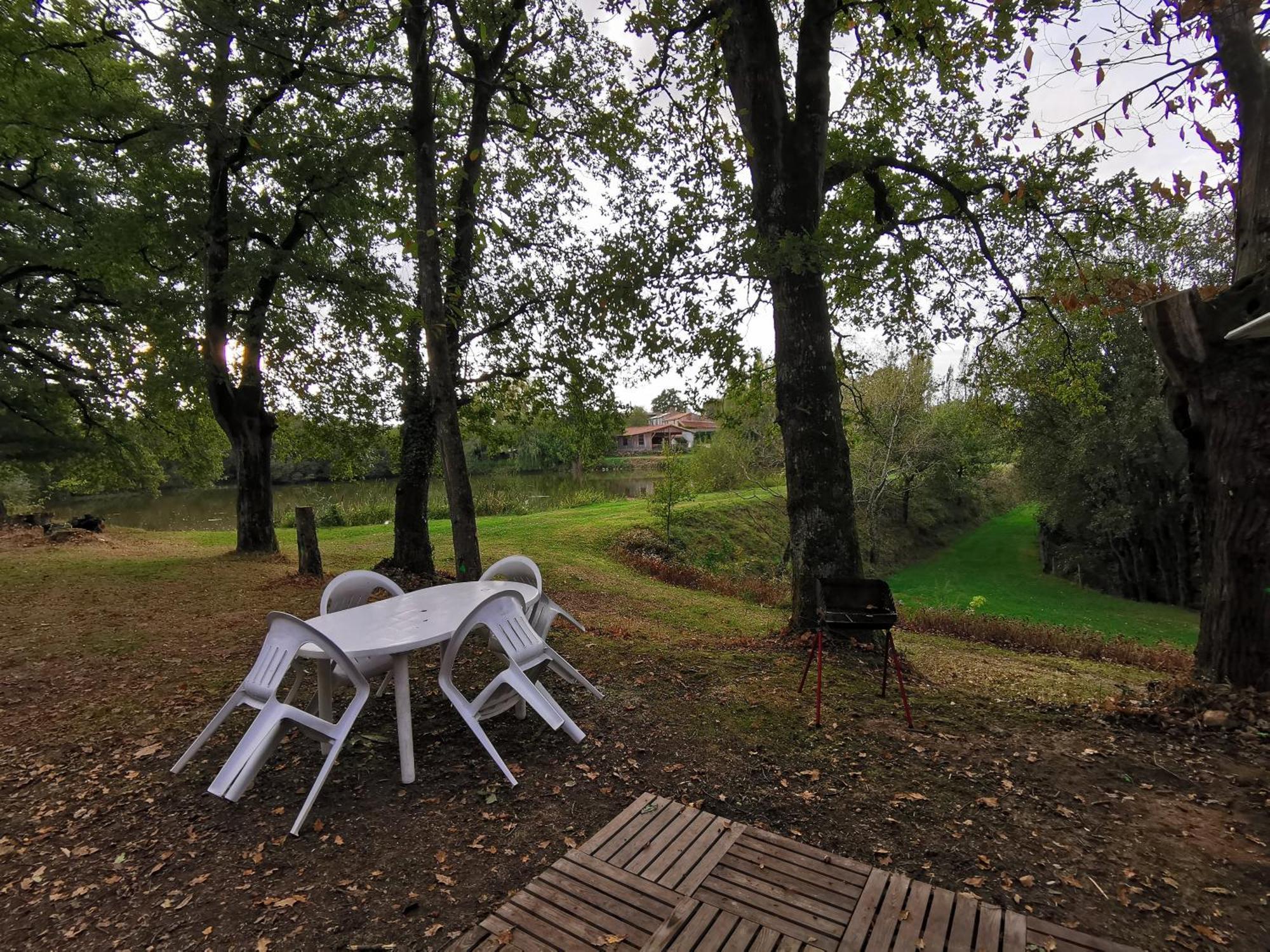 Saint-Aubin-le-Cloud Camping De La Chagnee חדר תמונה